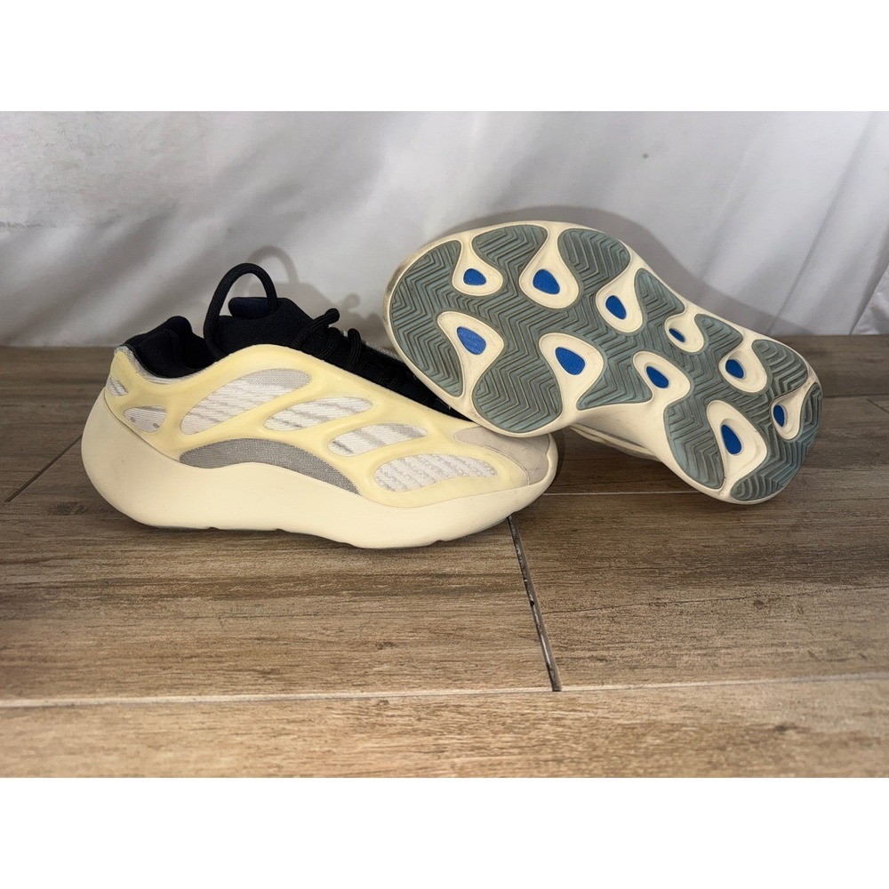 Adidas Yeezy 700 V3 Azael FW4980 Mens 4.5 Womens 6 Cream White Black Sneakers - Picture 4 of 8